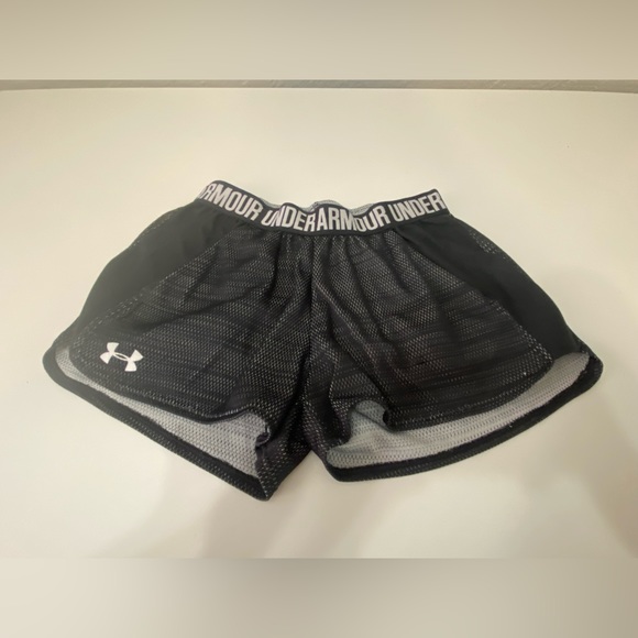 Under Armour loose black shorts - Picture 1 of 4